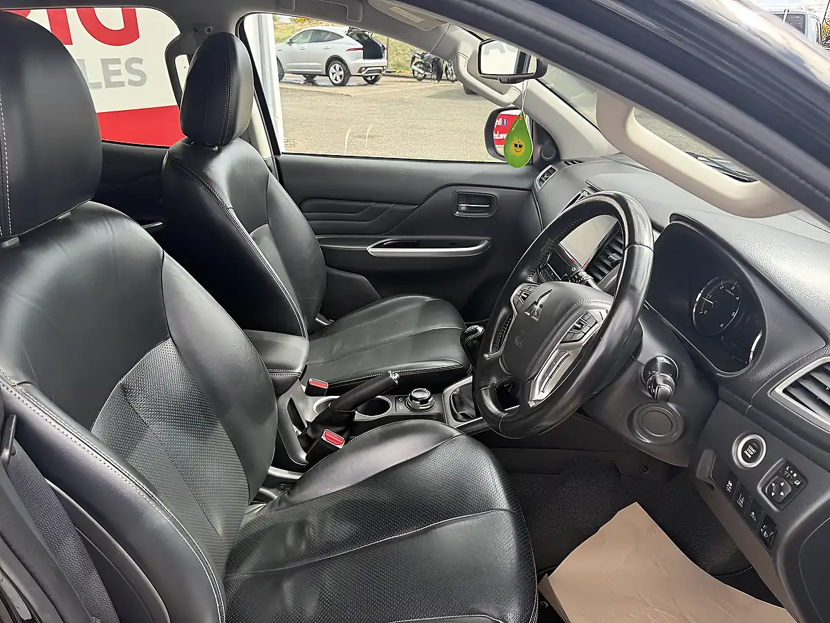Used 2021 Mitsubishi L200 Barbarian Black - Interior and Exterior details 9