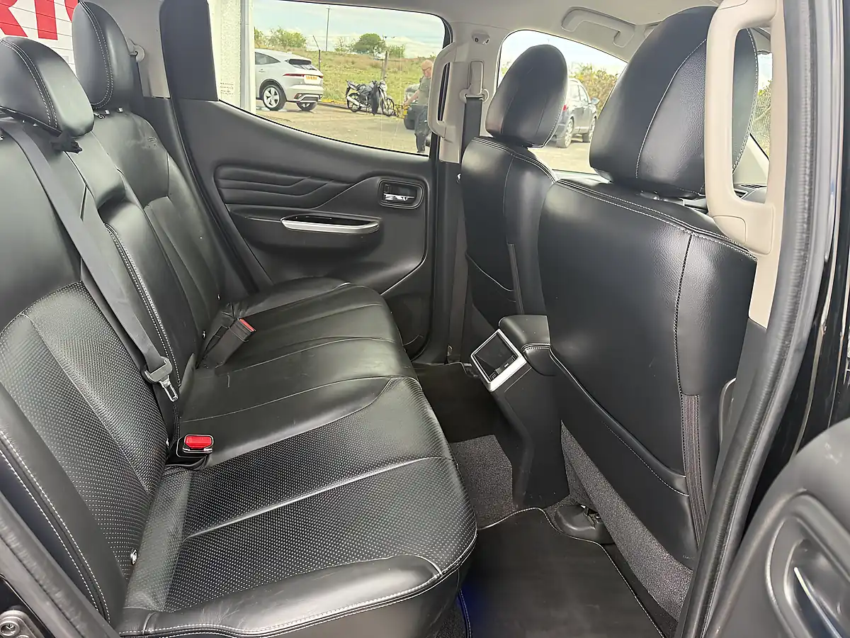 Used 2021 Mitsubishi L200 Barbarian Black - Interior and Exterior details 13