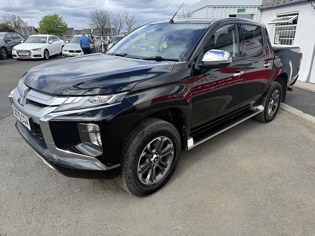 Used 2021 Mitsubishi L200 Barbarian Black - Interior and Exterior details 8