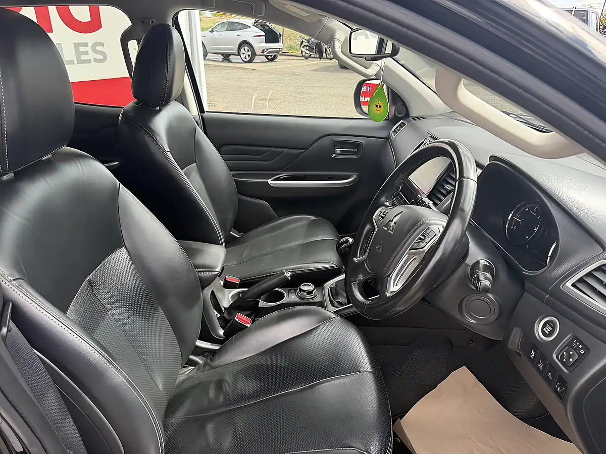 Used 2021 Mitsubishi L200 Barbarian Black - Interior and Exterior details 9