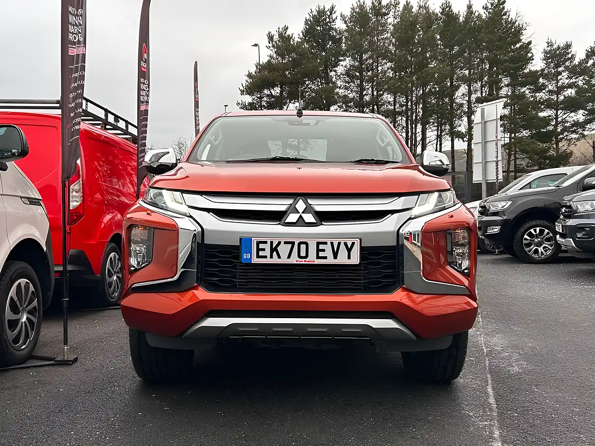 Used 2021 Mitsubishi L200 Barbarian Orange - Interior and Exterior details 10
