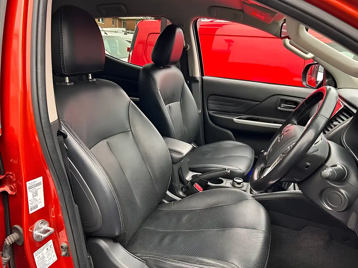 Used 2021 Mitsubishi L200 Barbarian Orange - Interior and Exterior details 11