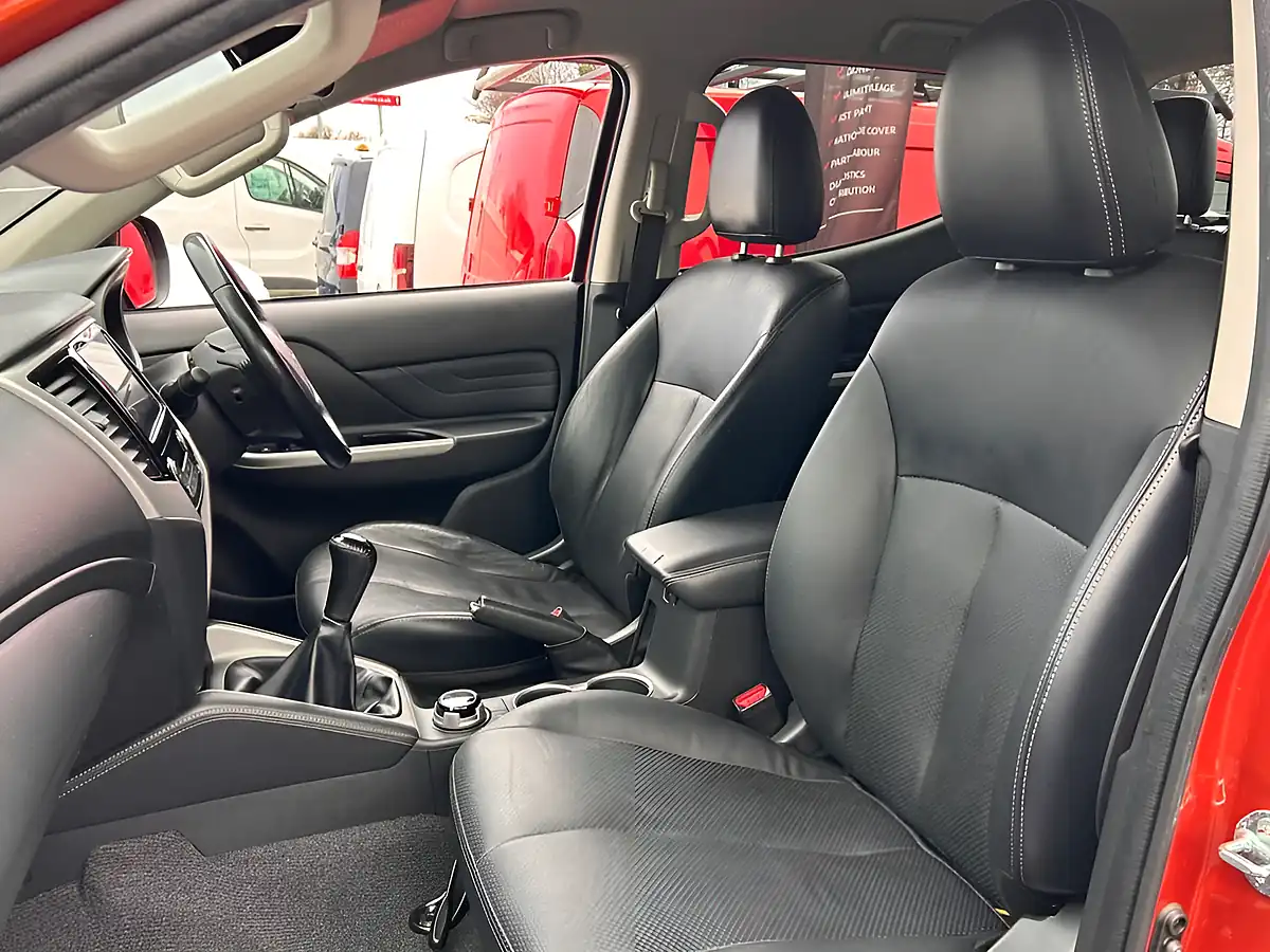 Used 2021 Mitsubishi L200 Barbarian Orange - Interior and Exterior details 12