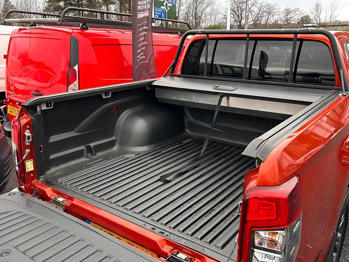 Used 2021 Mitsubishi L200 Barbarian Orange - Interior and Exterior details 18