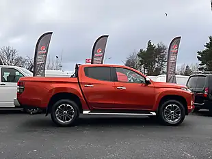 Used 2021 Mitsubishi L200 Barbarian Orange - Interior and Exterior details 3
