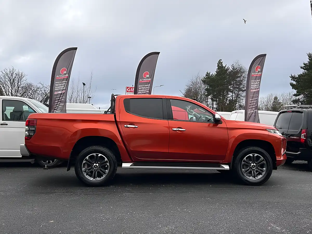 Used 2021 Mitsubishi L200 Barbarian Orange - Interior and Exterior details 3