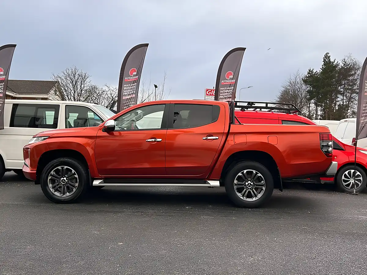 Used 2021 Mitsubishi L200 Barbarian Orange - Interior and Exterior details 8