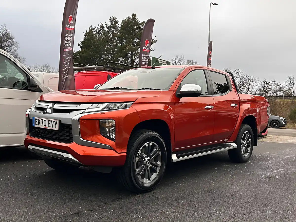 Used 2021 Mitsubishi L200 Barbarian Orange - Interior and Exterior details 9