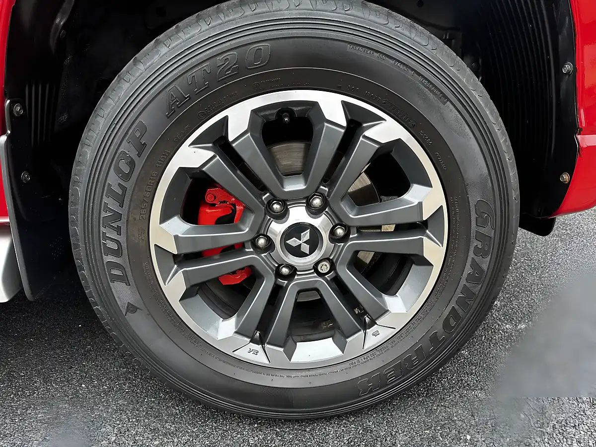 Used 2021 Mitsubishi L200 Barbarian Red - Interior and Exterior details 7
