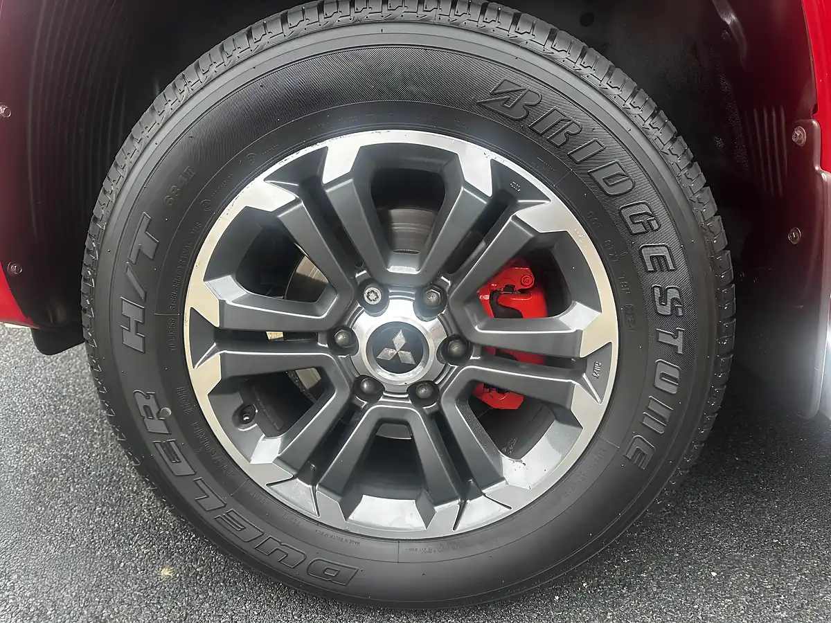 Used 2021 Mitsubishi L200 Barbarian Red - Interior and Exterior details 9