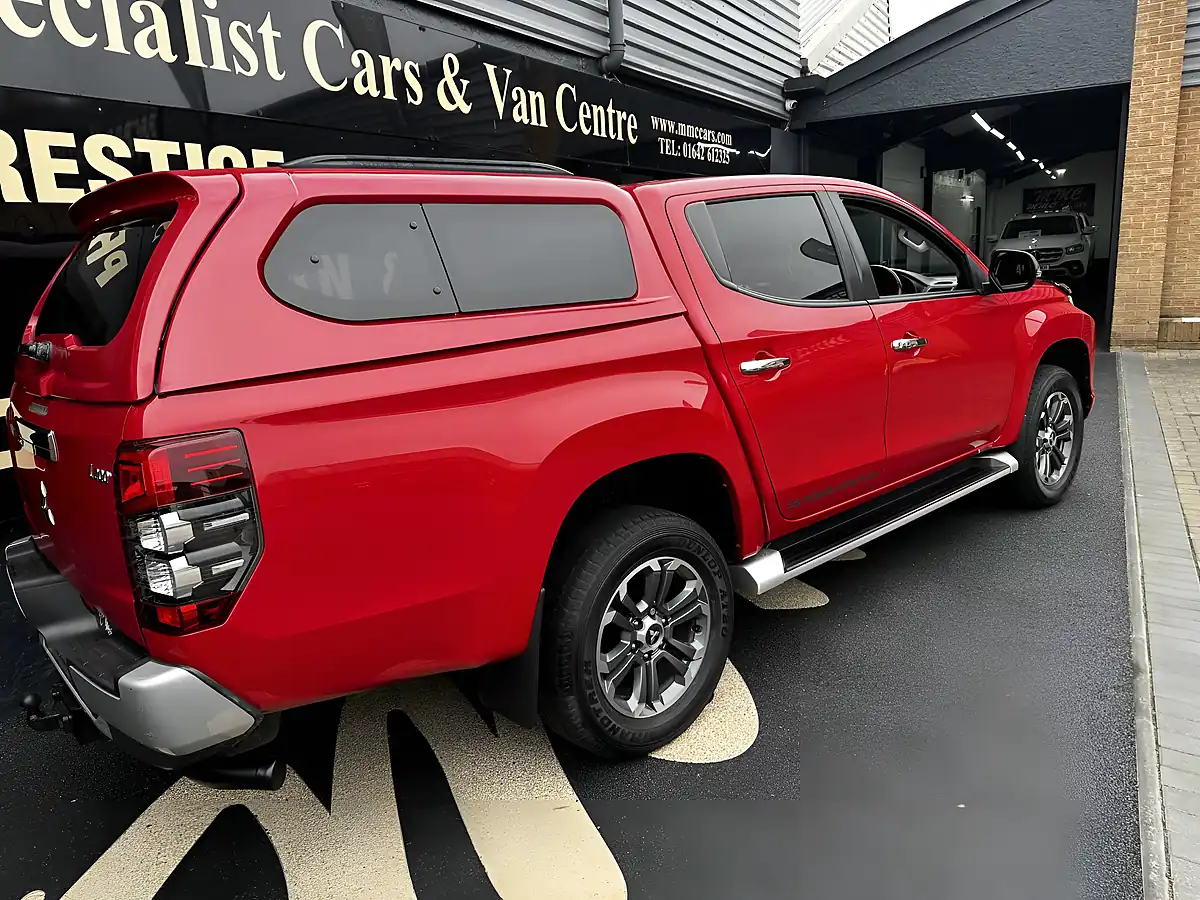 Used 2021 Mitsubishi L200 Barbarian Red - Interior and Exterior details 3