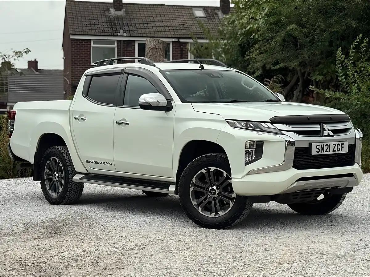 Used 2021 Mitsubishi L200 Barbarian White - Front View