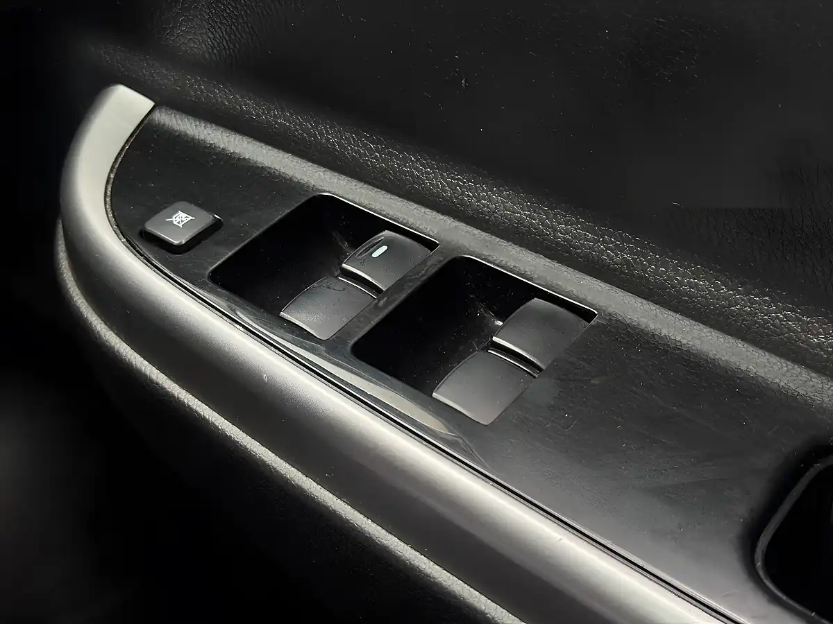 Used 2021 Mitsubishi L200 Barbarian White - Interior and Exterior details 15