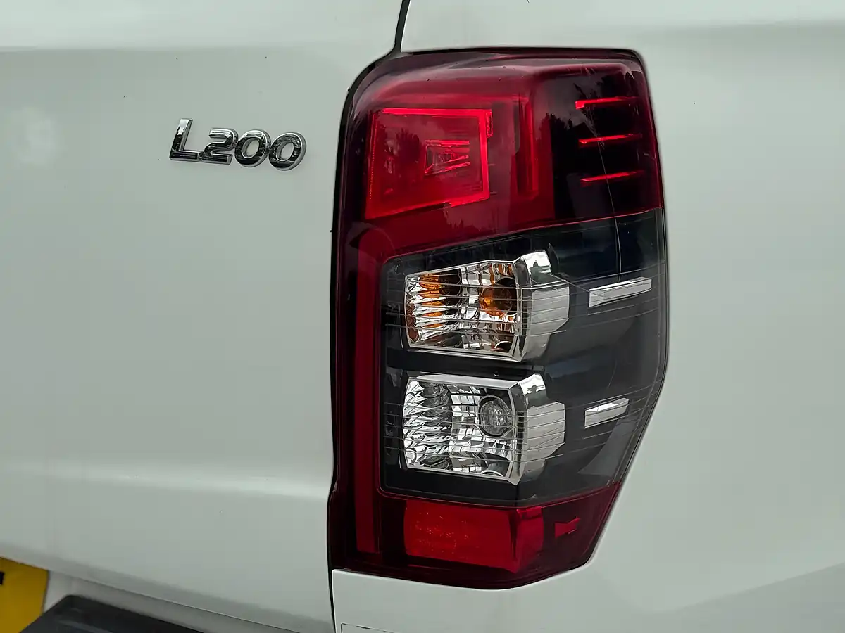 Used 2021 Mitsubishi L200 Barbarian White - Interior and Exterior details 18