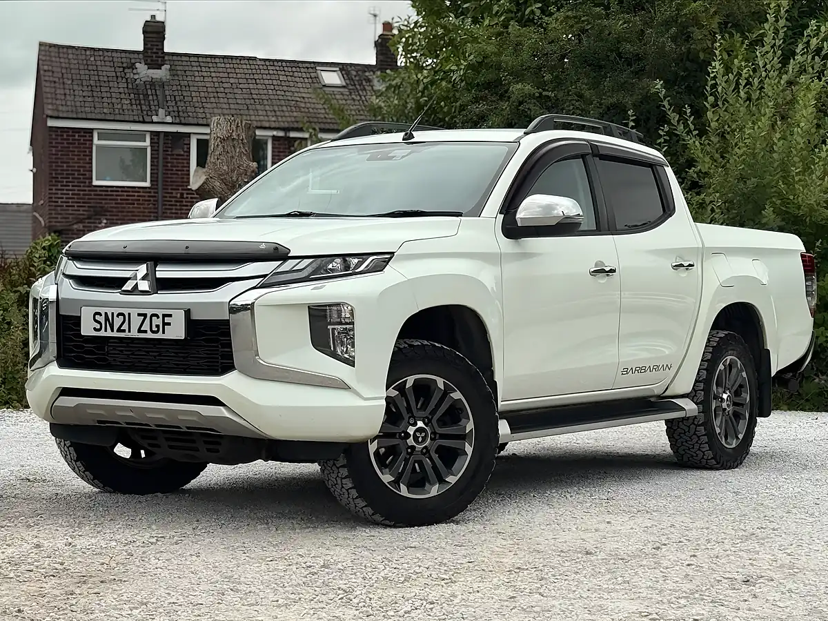 Used 2021 Mitsubishi L200 Barbarian White - Interior and Exterior details 2