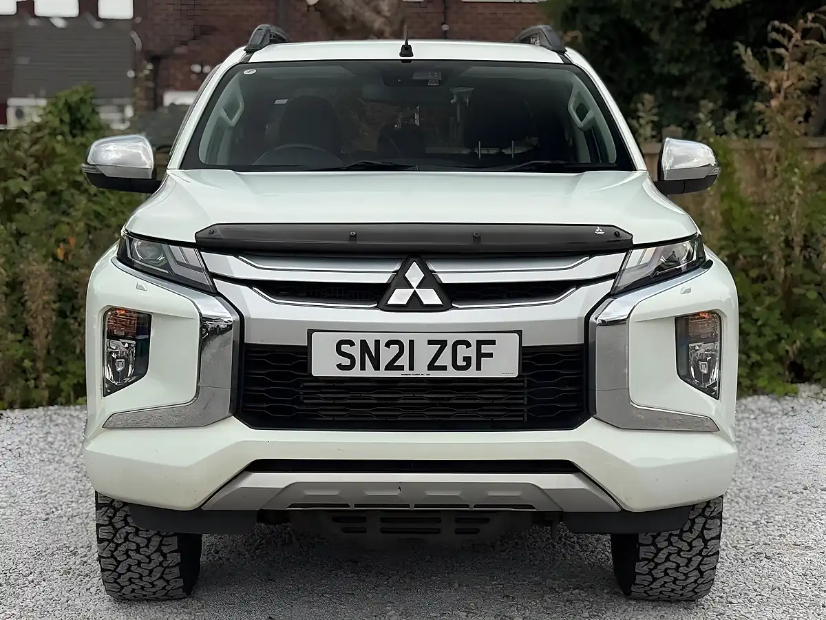 Used 2021 Mitsubishi L200 Barbarian White - Interior and Exterior details 5