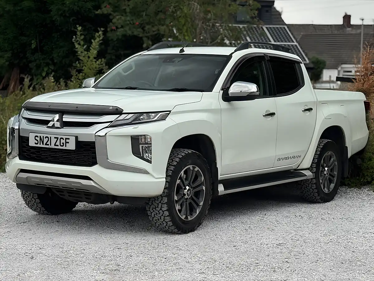 Used 2021 Mitsubishi L200 Barbarian White - Interior and Exterior details 6