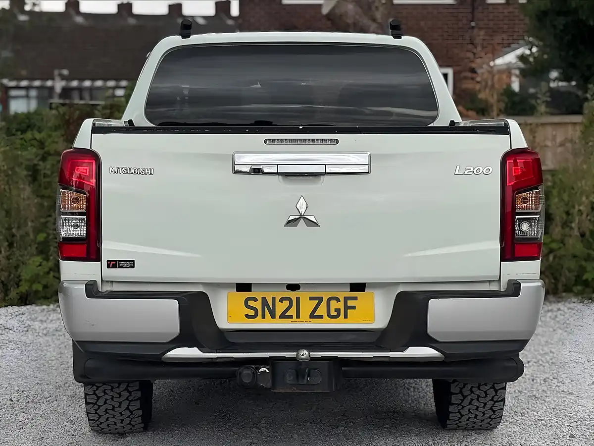 Used 2021 Mitsubishi L200 Barbarian White - Interior and Exterior details 9