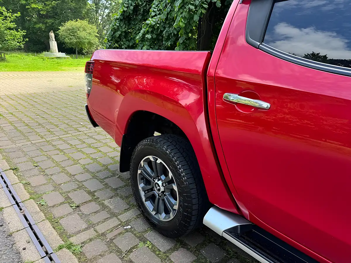 Used 2021 Mitsubishi L200 Barbarian X Red - Interior and Exterior details 16