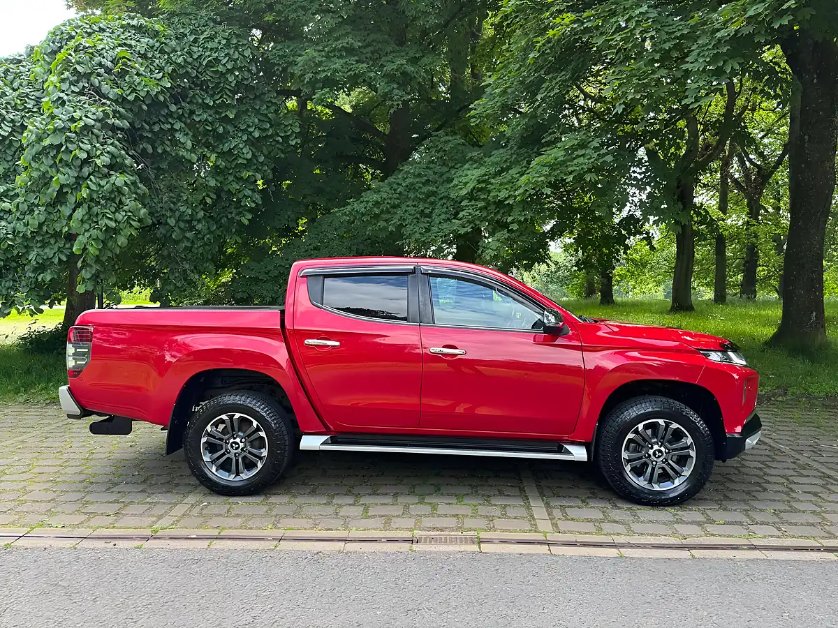 Used 2021 Mitsubishi L200 Barbarian X Red - Interior and Exterior details 7