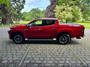 Used 2021 Mitsubishi L200 Barbarian X Red - Interior and Exterior details 8