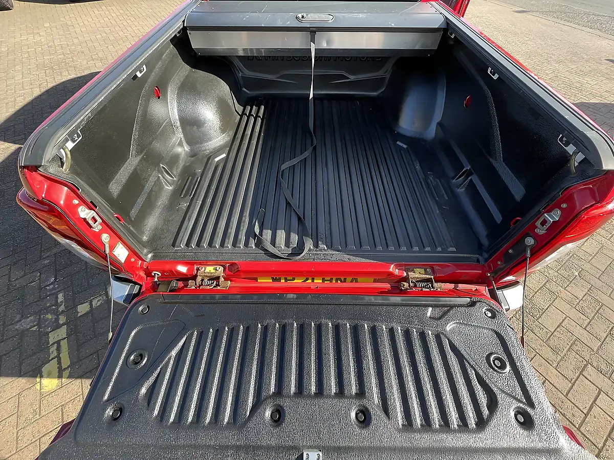 Used 2021 Mitsubishi L200 Barbarian X Red - Interior and Exterior details 11