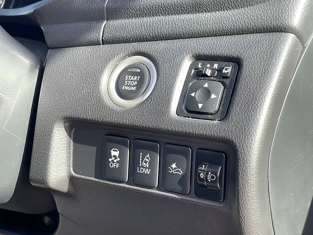 Used 2021 Mitsubishi L200 Barbarian X Red - Interior and Exterior details 17