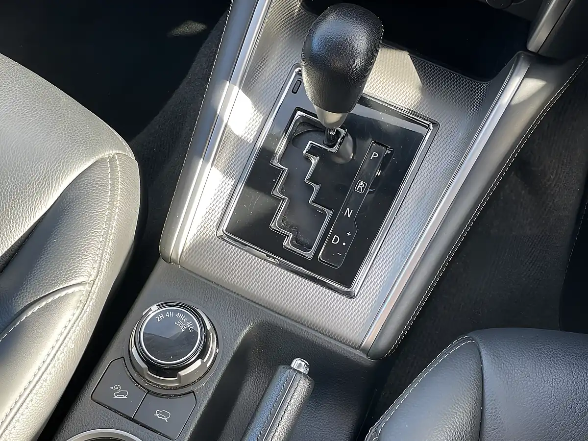 Used 2021 Mitsubishi L200 Barbarian X Red - Interior and Exterior details 20