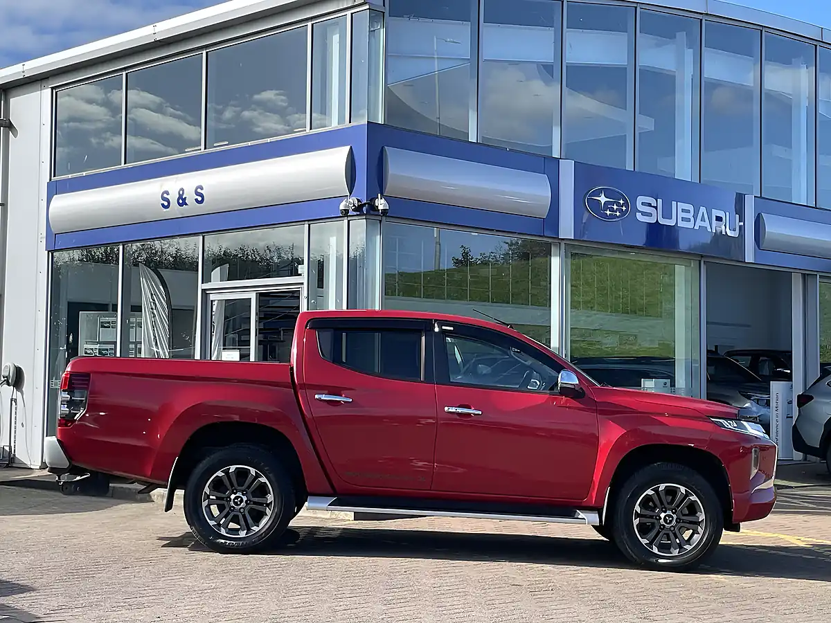 Used 2021 Mitsubishi L200 Barbarian X Red - Interior and Exterior details 3