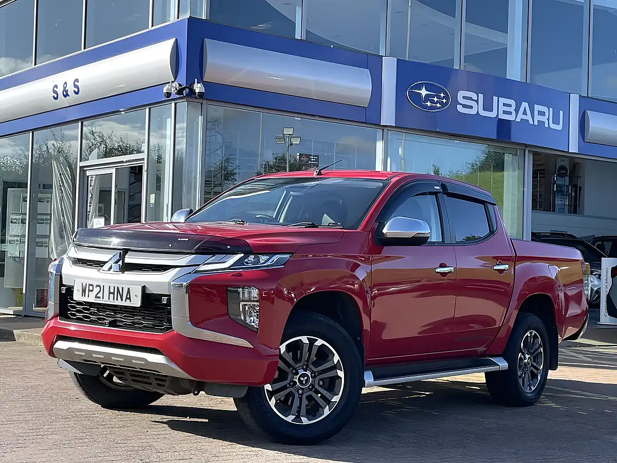 Used 2021 Mitsubishi L200 Barbarian X Red - Interior and Exterior details 9
