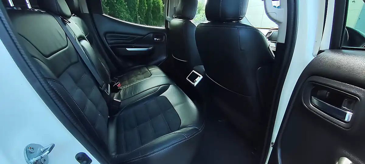 Used 2021 Mitsubishi L200 Barbarian X White - Interior and Exterior details 12