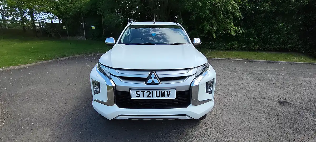 Used 2021 Mitsubishi L200 Barbarian X White - Interior and Exterior details 8