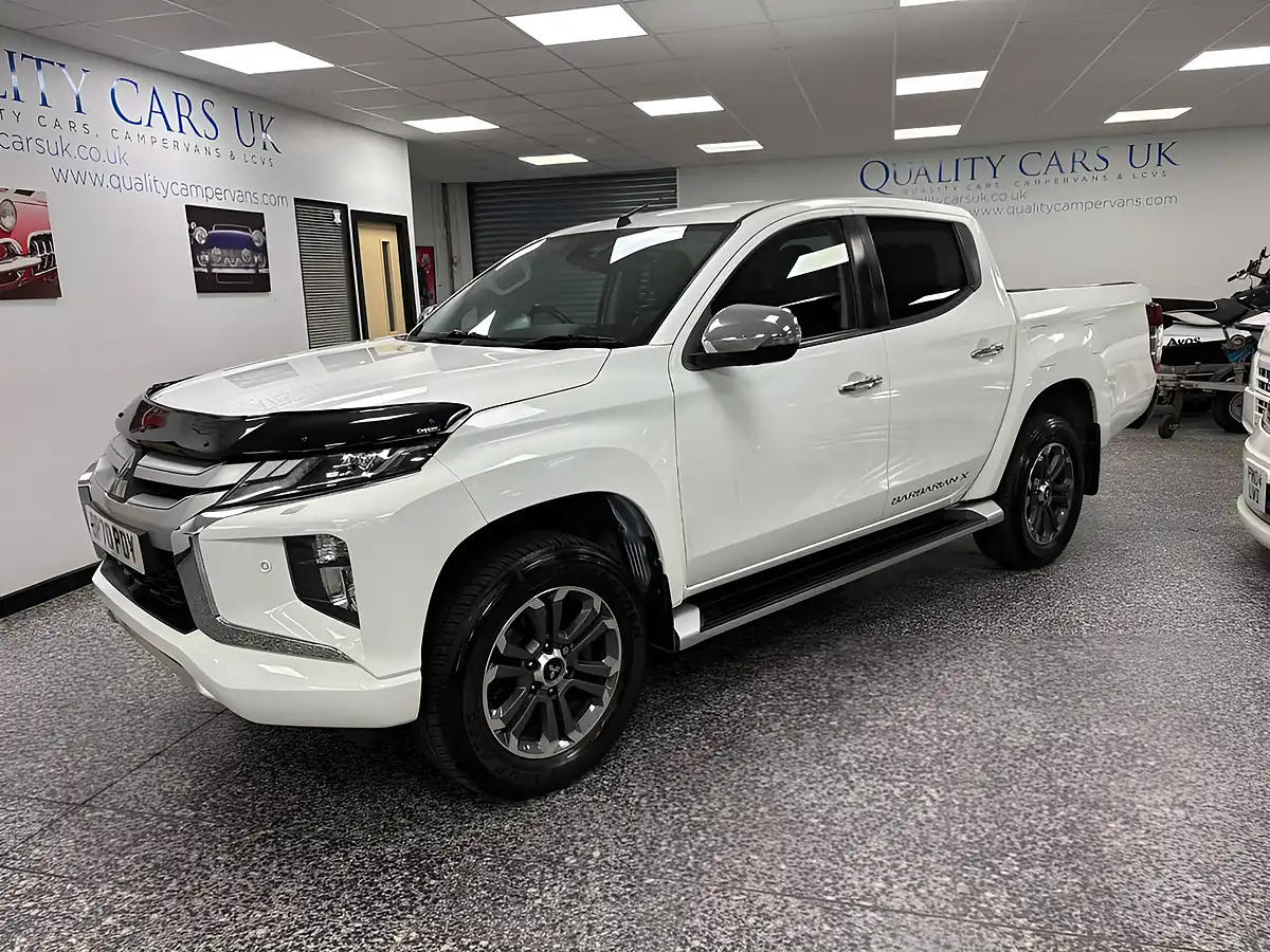 Used 2021 Mitsubishi L200 Barbarian X White - Front View