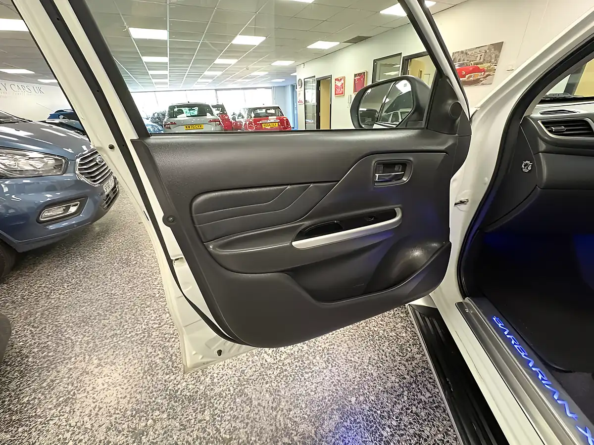 Used 2021 Mitsubishi L200 Barbarian X White - Interior and Exterior details 18