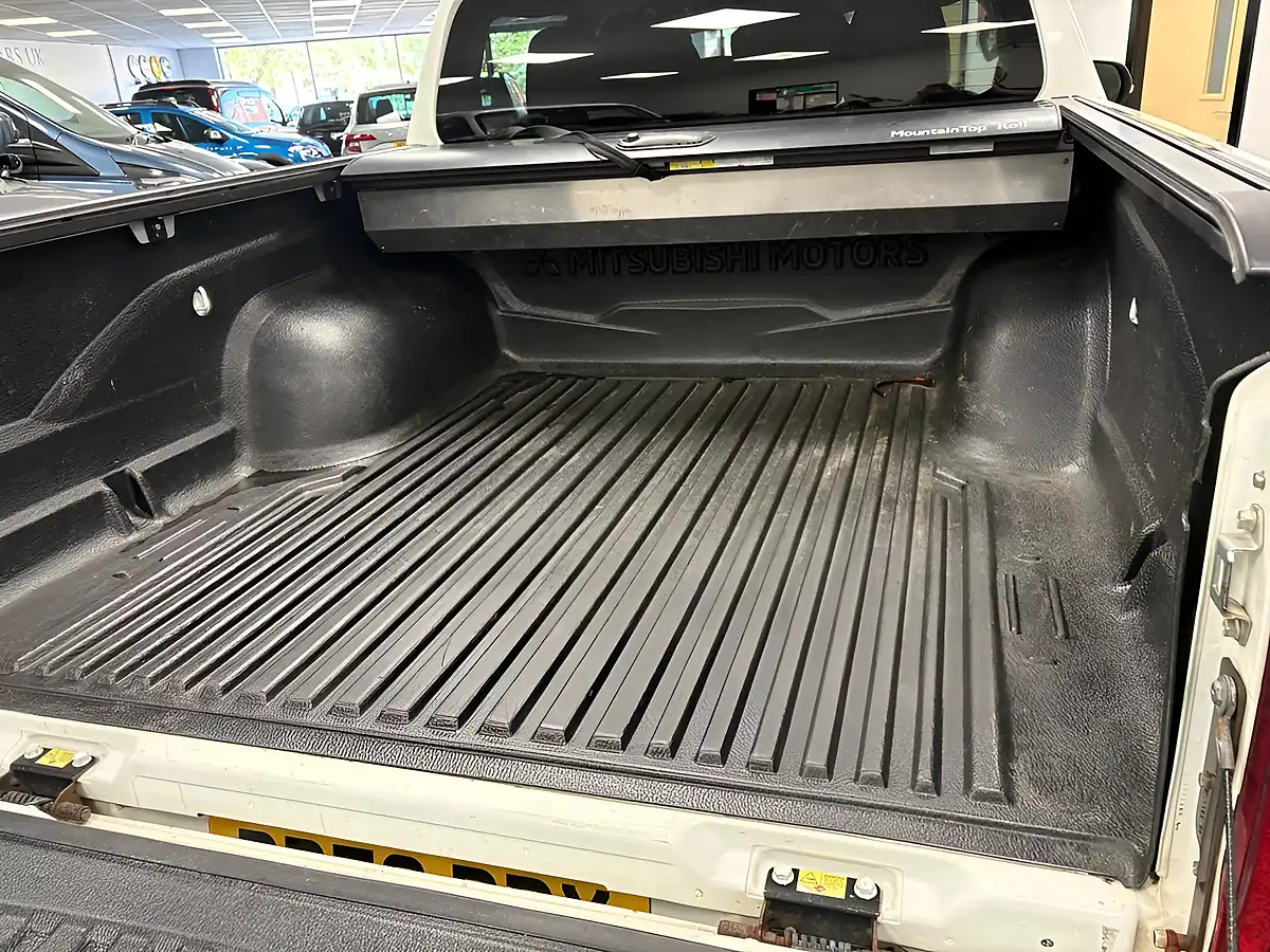 Used 2021 Mitsubishi L200 Barbarian X White - Interior and Exterior details 9