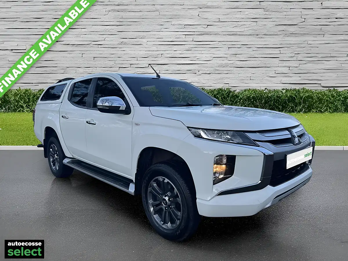 Used 2021 Mitsubishi L200 Dc Trojan White - Front View