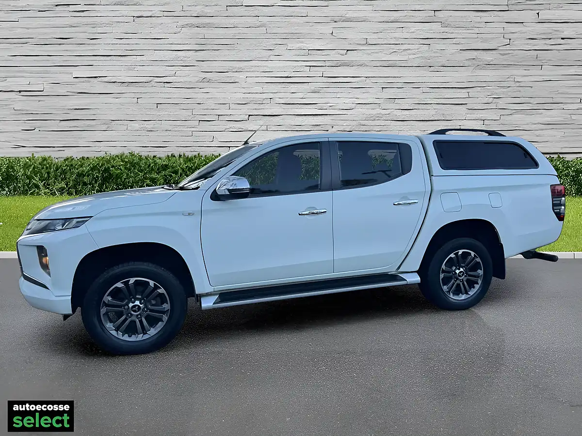 Used 2021 Mitsubishi L200 Dc Trojan White - Interior and Exterior details 10