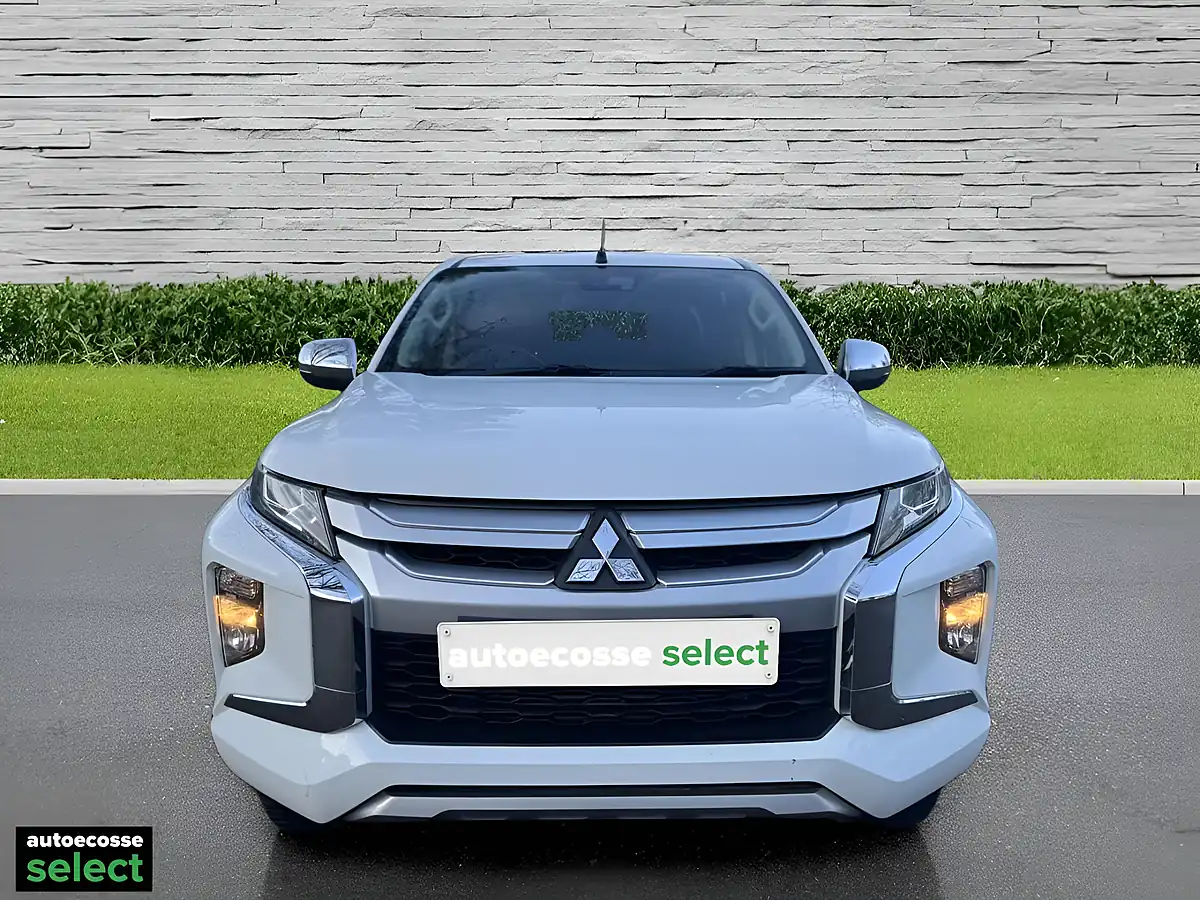 Used 2021 Mitsubishi L200 Dc Trojan White - Interior and Exterior details 13