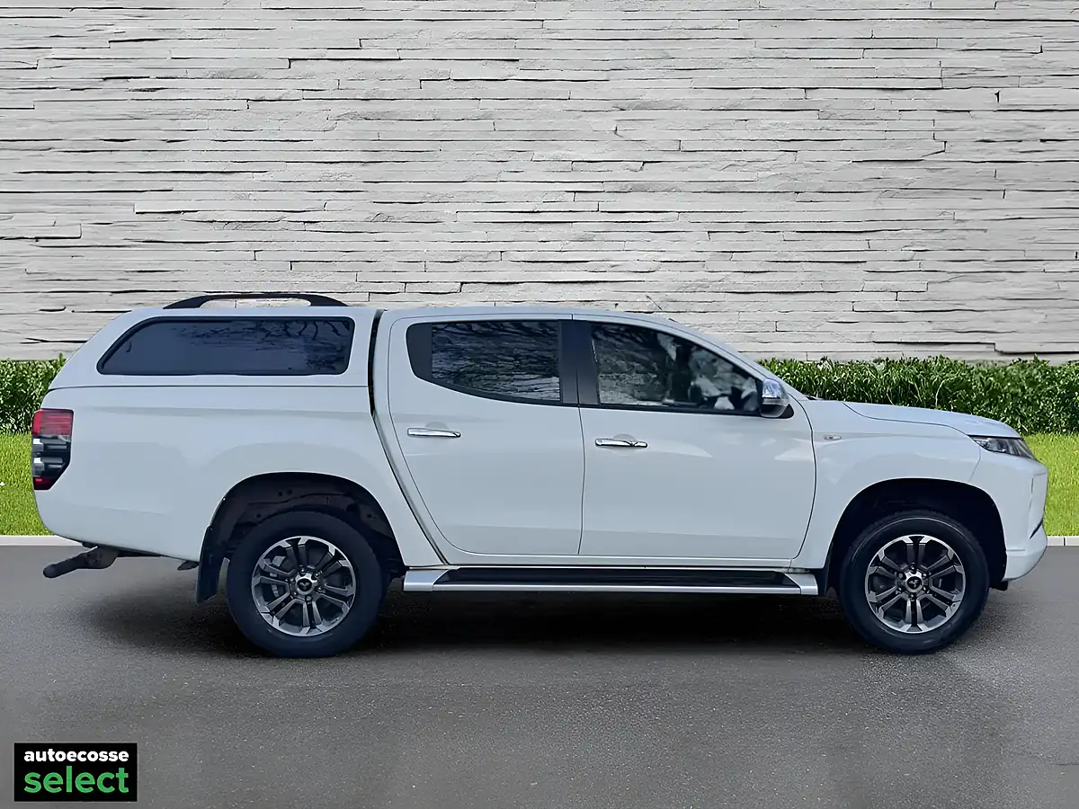 Used 2021 Mitsubishi L200 Dc Trojan White - Interior and Exterior details 4