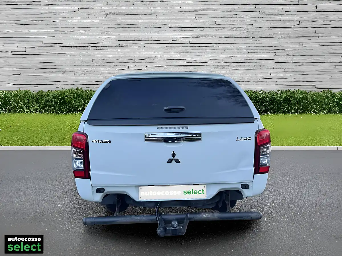 Used 2021 Mitsubishi L200 Dc Trojan White - Interior and Exterior details 7