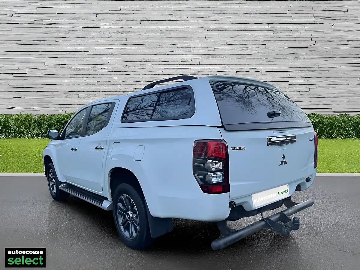 Used 2021 Mitsubishi L200 Dc Trojan White - Interior and Exterior details 8