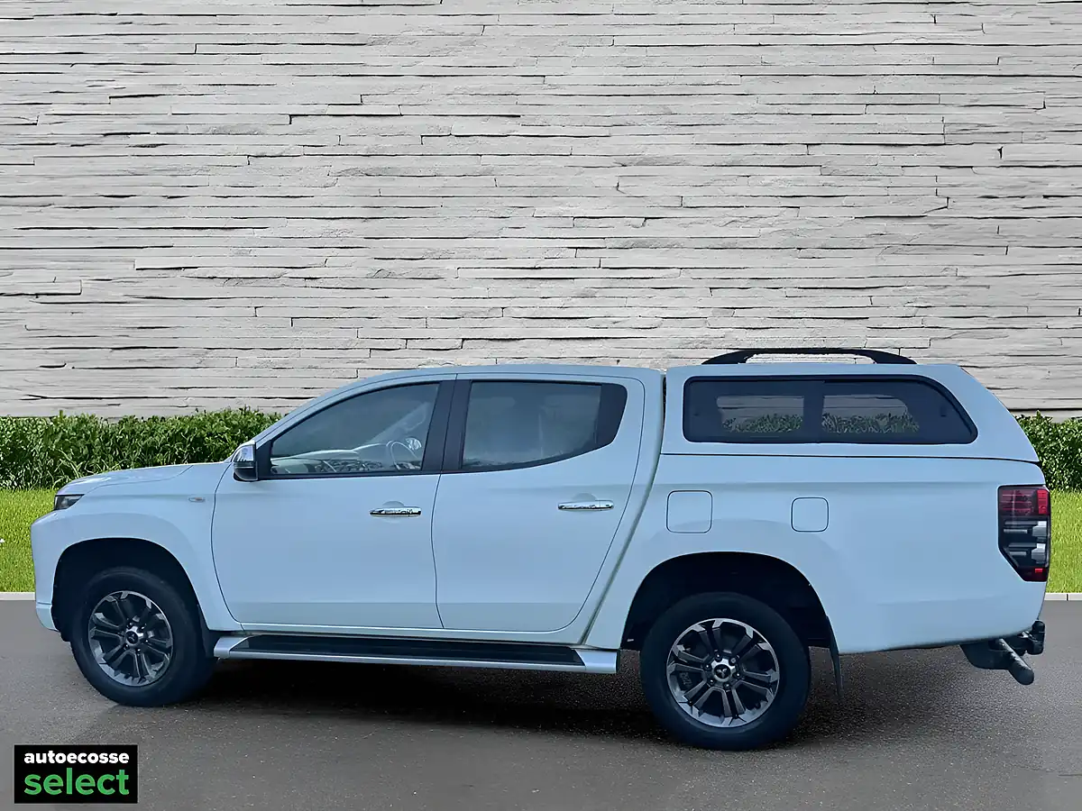 Used 2021 Mitsubishi L200 Dc Trojan White - Interior and Exterior details 9