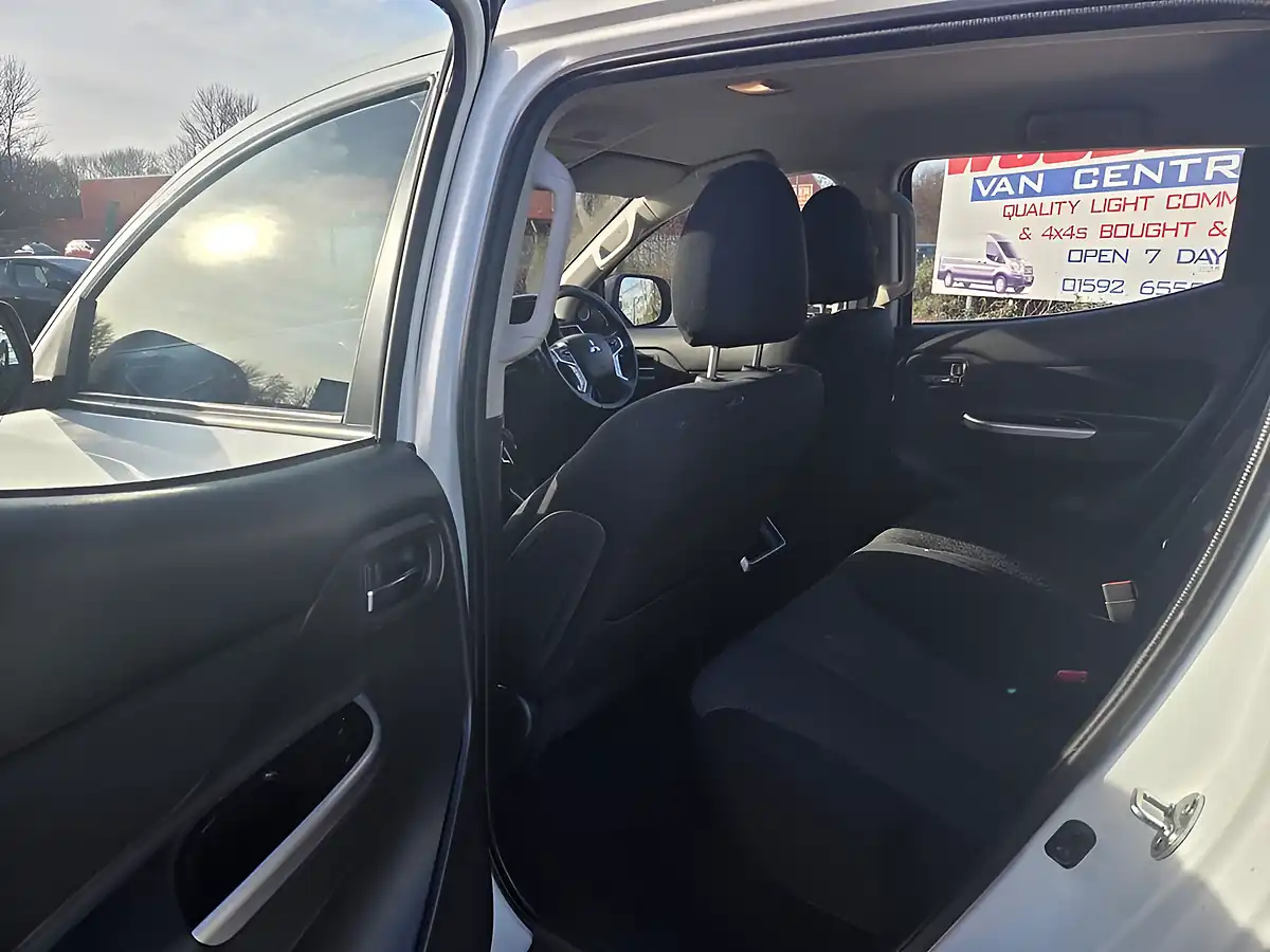 Used 2021 Mitsubishi L200 Trojan D1-D White - Interior and Exterior details 8