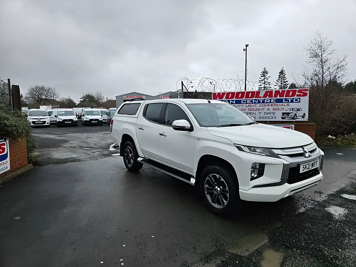 Used 2021 Mitsubishi L200 Trojan Dc White - Front View