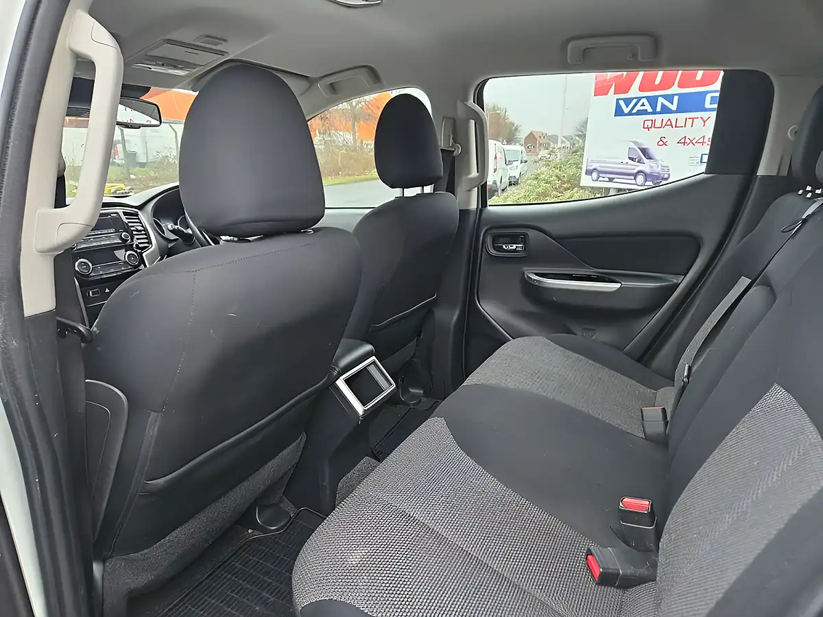 Used 2021 Mitsubishi L200 Trojan Dc White - Interior and Exterior details 10