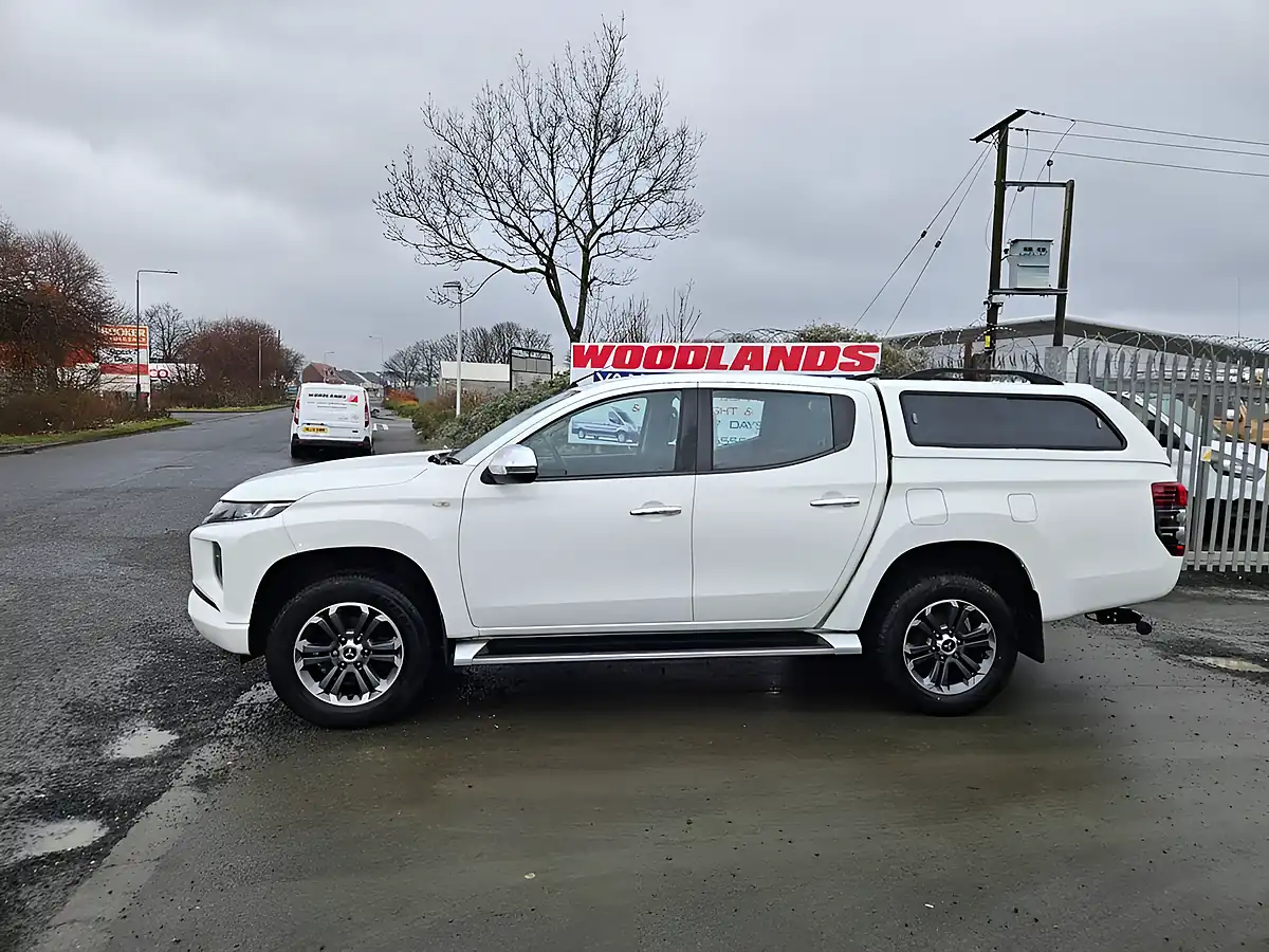 Used 2021 Mitsubishi L200 Trojan Dc White - Interior and Exterior details 5