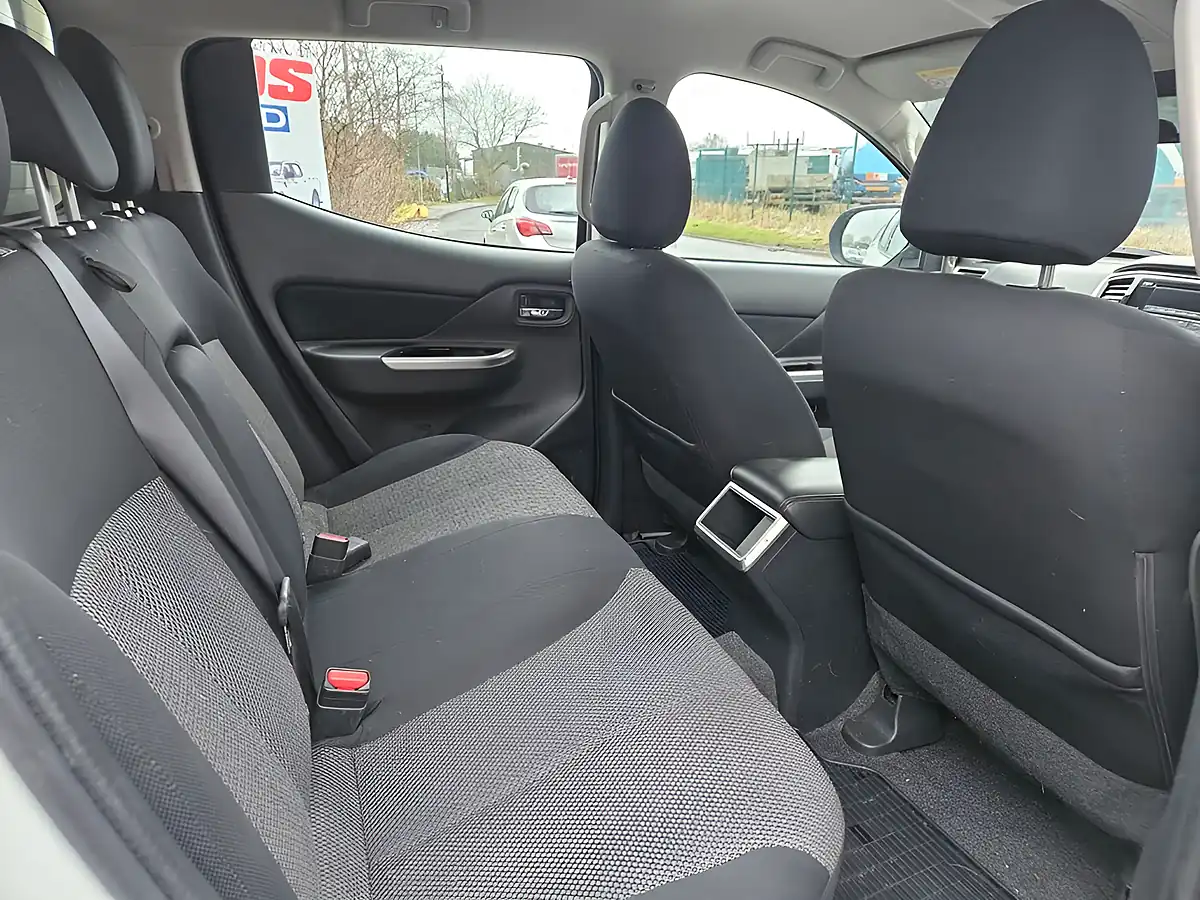 Used 2021 Mitsubishi L200 Trojan Dc White - Interior and Exterior details 9