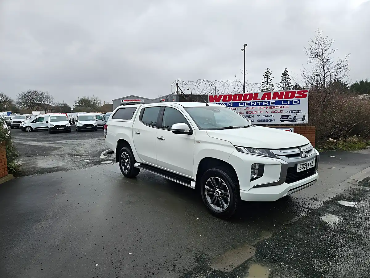Used 2021 Mitsubishi L200 Trojan White - Front View