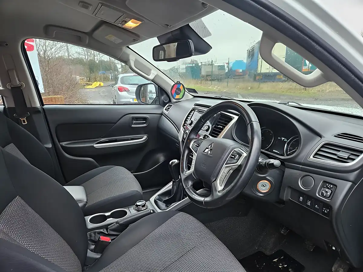 Used 2021 Mitsubishi L200 Trojan White - Interior and Exterior details 11