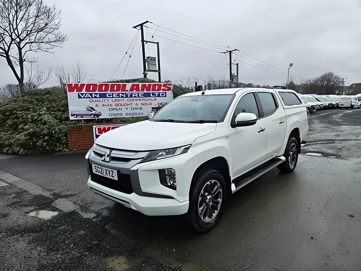 Used 2021 Mitsubishi L200 Trojan White - Interior and Exterior details 3